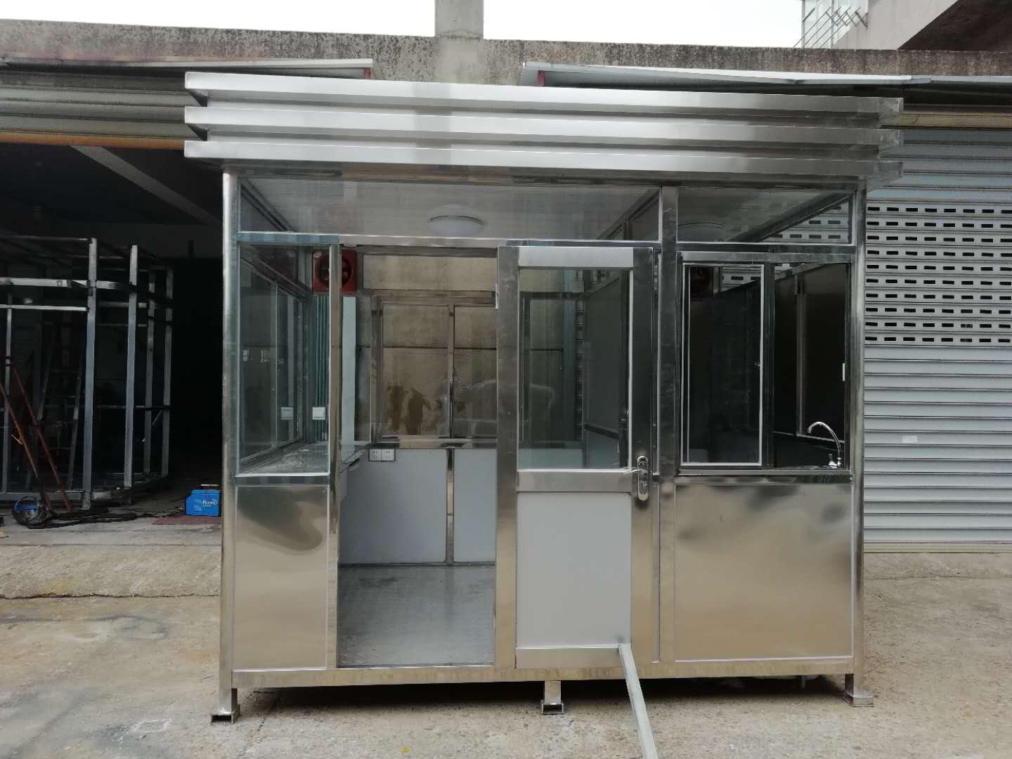 明和岗亭的质量很过硬，后期维修几乎没有！